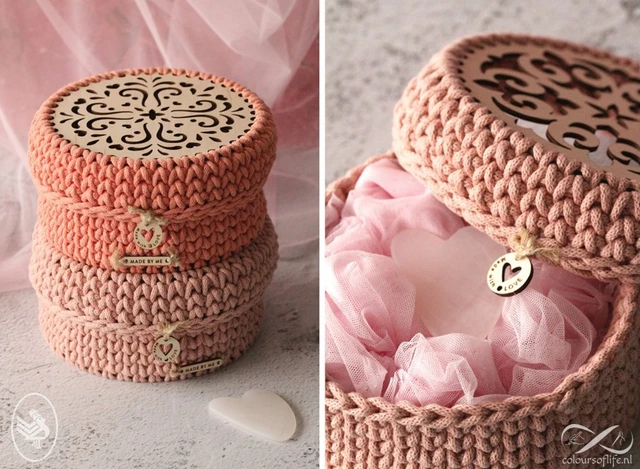 Colours of Life - Mandje haken met Houten Deco